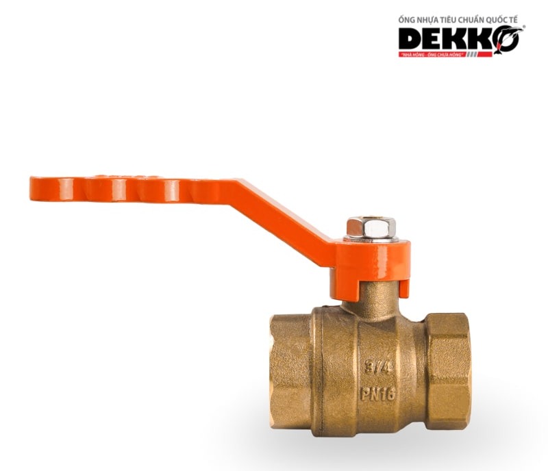 Van kh&oacute;a nước bằng đồng c&oacute; độ bền cao hơn so với van bằng nhựa